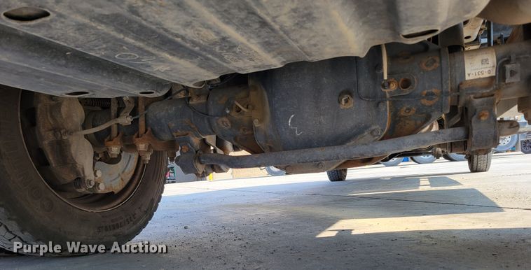 image for item DM8029 2017 Ford F550 Super Duty XL  Crew Cab flatbed truck