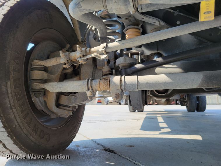 image for item DM8029 2017 Ford F550 Super Duty XL  Crew Cab flatbed truck