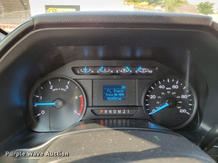 image for item DM8029 2017 Ford F550 Super Duty XL  Crew Cab flatbed truck