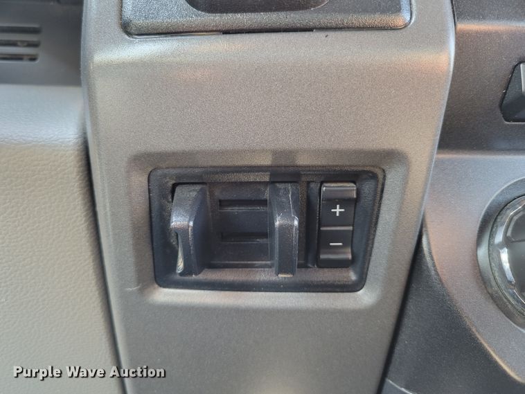 image for item DM8029 2017 Ford F550 Super Duty XL  Crew Cab flatbed truck