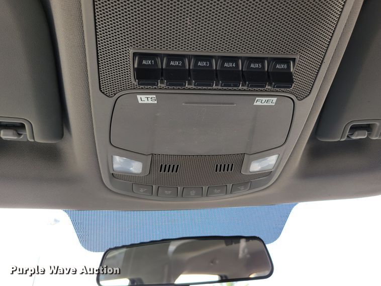 image for item DM8029 2017 Ford F550 Super Duty XL  Crew Cab flatbed truck