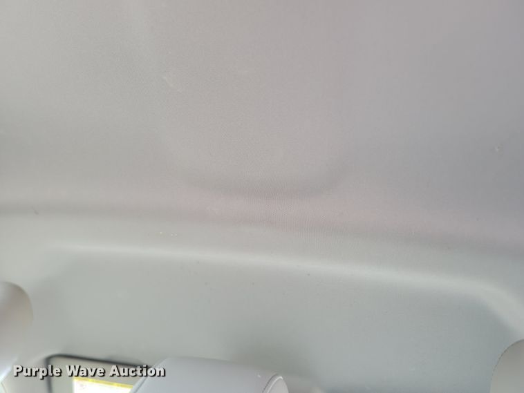 image for item DM8029 2017 Ford F550 Super Duty XL  Crew Cab flatbed truck