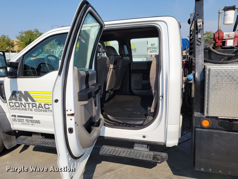 image for item DM8029 2017 Ford F550 Super Duty XL  Crew Cab flatbed truck