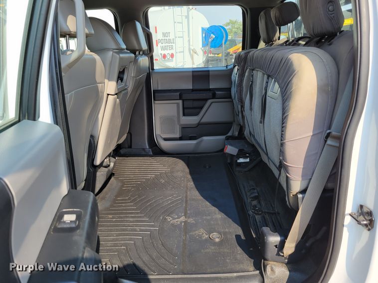 image for item DM8029 2017 Ford F550 Super Duty XL  Crew Cab flatbed truck