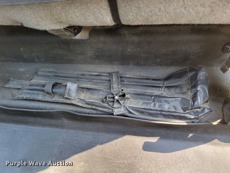 image for item DM8029 2017 Ford F550 Super Duty XL  Crew Cab flatbed truck