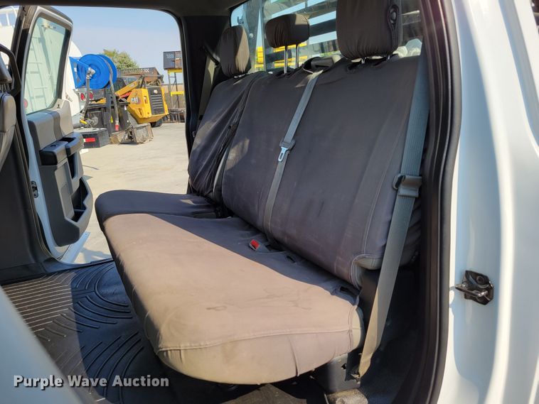 image for item DM8029 2017 Ford F550 Super Duty XL  Crew Cab flatbed truck