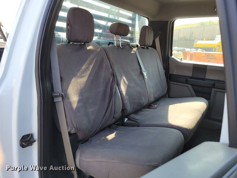 image for item DM8029 2017 Ford F550 Super Duty XL  Crew Cab flatbed truck