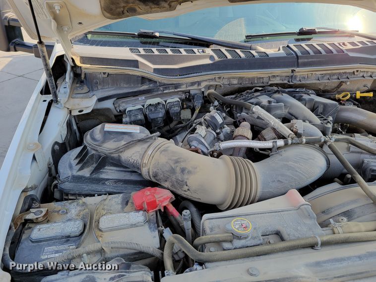 image for item DM8029 2017 Ford F550 Super Duty XL  Crew Cab flatbed truck