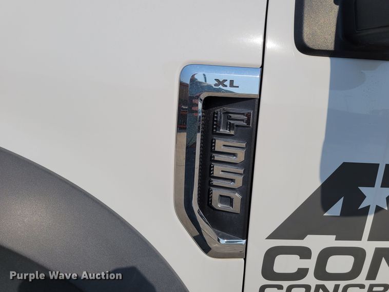 image for item DM8029 2017 Ford F550 Super Duty XL  Crew Cab flatbed truck