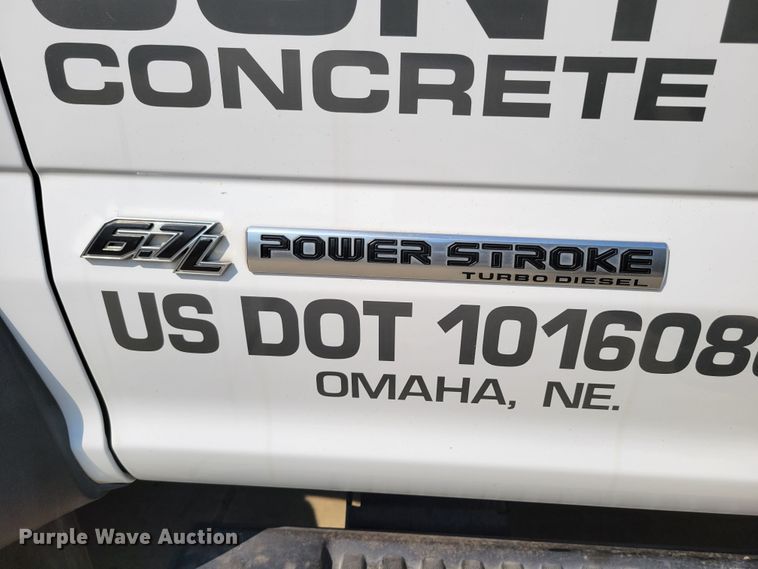 image for item DM8029 2017 Ford F550 Super Duty XL  Crew Cab flatbed truck