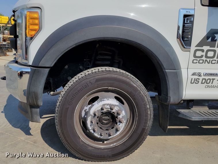 image for item DM8029 2017 Ford F550 Super Duty XL  Crew Cab flatbed truck