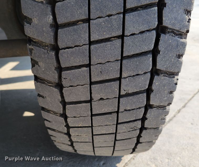 image for item DM8029 2017 Ford F550 Super Duty XL  Crew Cab flatbed truck