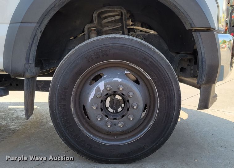 image for item DM8029 2017 Ford F550 Super Duty XL  Crew Cab flatbed truck