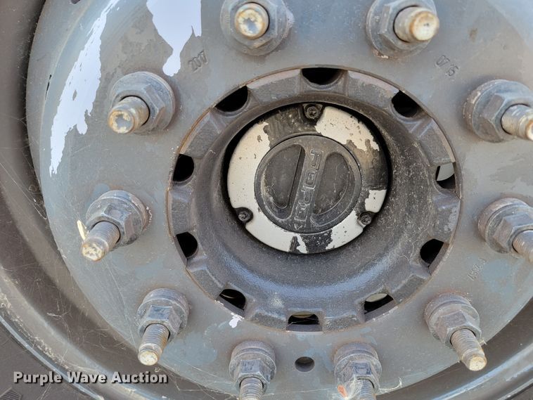 image for item DM8029 2017 Ford F550 Super Duty XL  Crew Cab flatbed truck