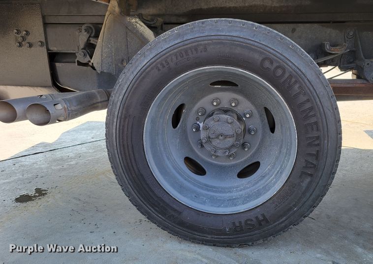 image for item DM8029 2017 Ford F550 Super Duty XL  Crew Cab flatbed truck