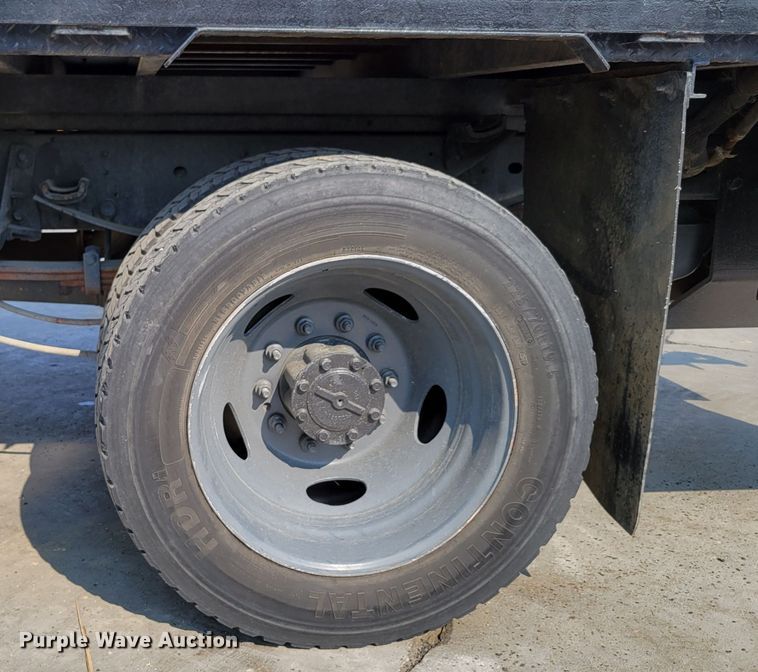 image for item DM8029 2017 Ford F550 Super Duty XL  Crew Cab flatbed truck