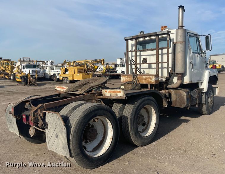 image for item DN7429 1987 International F2275  semi truck