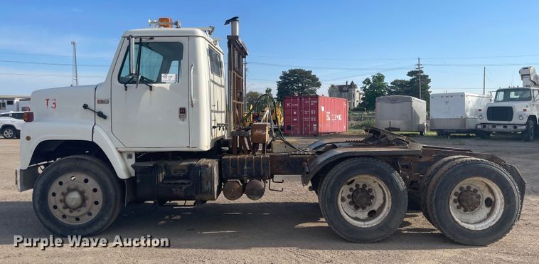 image for item DN7429 1987 International F2275  semi truck