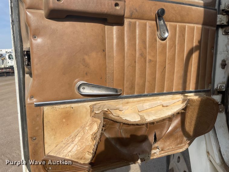 image for item DN7429 1987 International F2275  semi truck