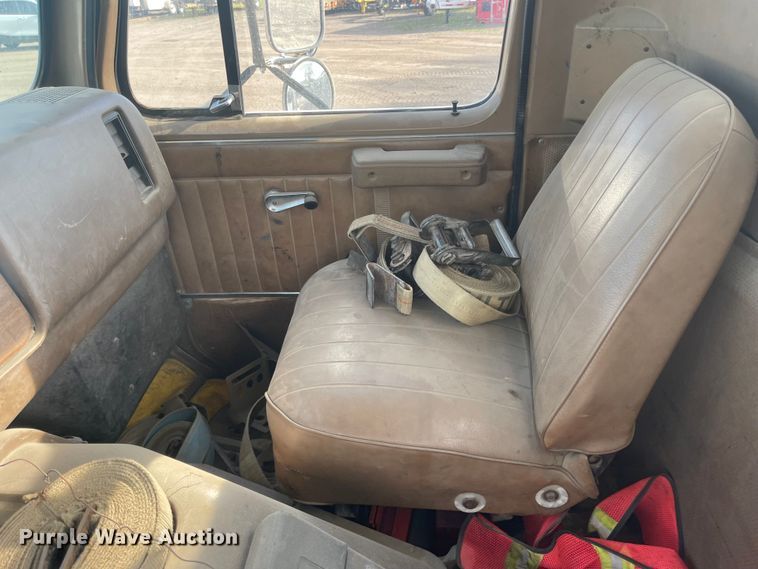 image for item DN7429 1987 International F2275  semi truck