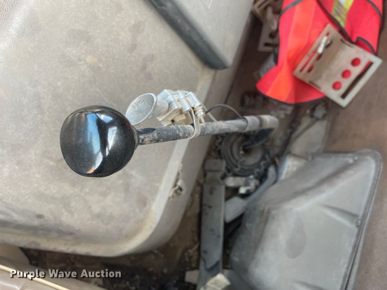 image for item DN7429 1987 International F2275  semi truck