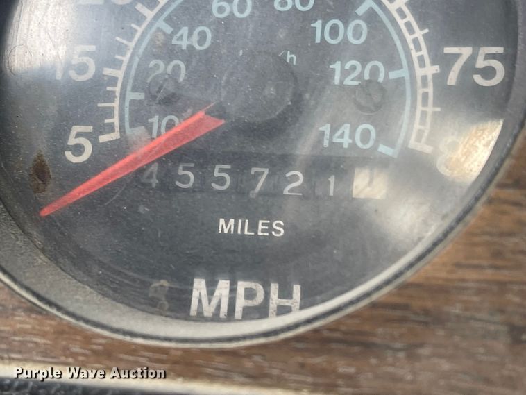 image for item DN7429 1987 International F2275  semi truck