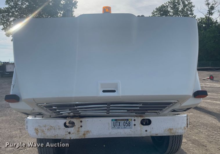 image for item DN7429 1987 International F2275  semi truck