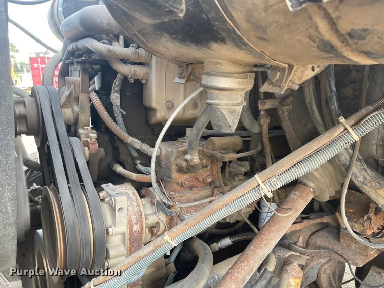 image for item DN7429 1987 International F2275  semi truck