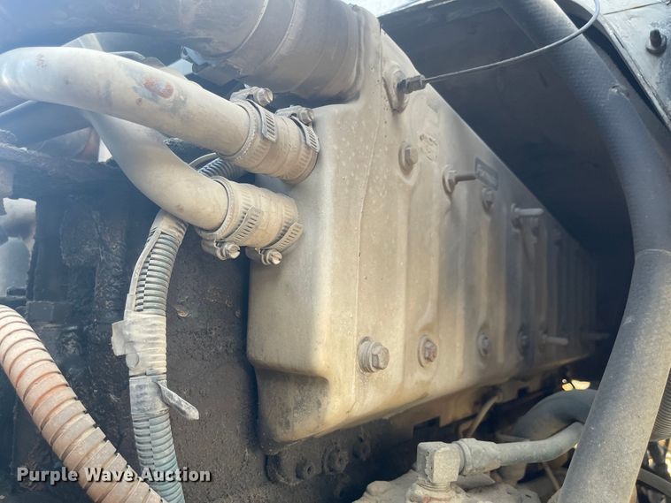 image for item DN7429 1987 International F2275  semi truck