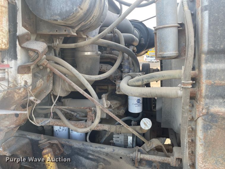 image for item DN7429 1987 International F2275  semi truck