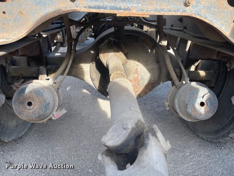 image for item DN7429 1987 International F2275  semi truck