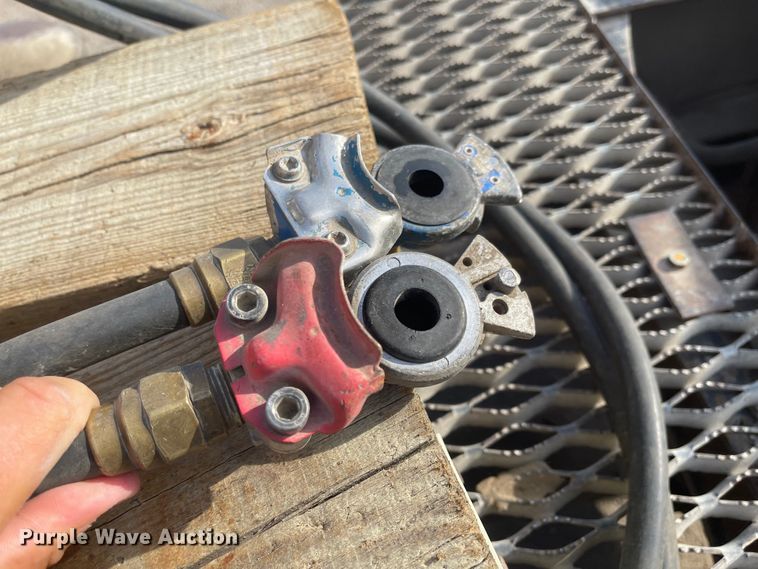 image for item DN7429 1987 International F2275  semi truck