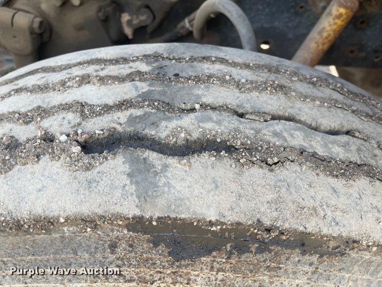 image for item DN7429 1987 International F2275  semi truck