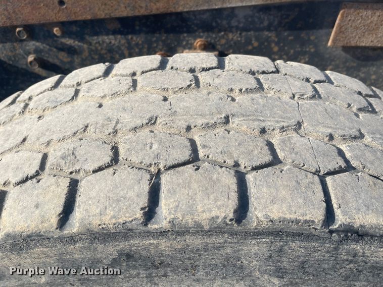 image for item DN7429 1987 International F2275  semi truck