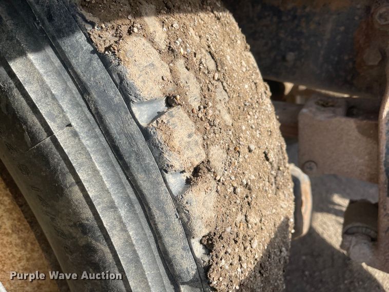 image for item DN7429 1987 International F2275  semi truck