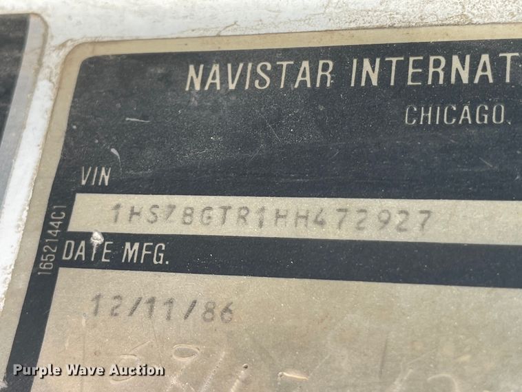 image for item DN7429 1987 International F2275  semi truck