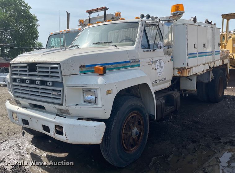 image for item DN7431 1984 Ford F700  utility / service truck