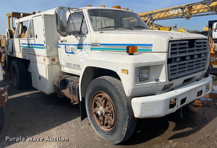 image for item DN7431 1984 Ford F700  utility / service truck