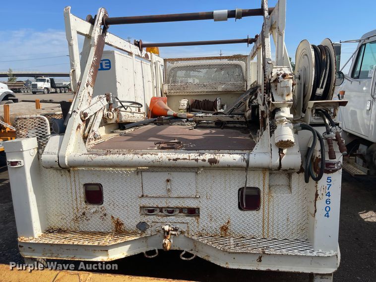 image for item DN7431 1984 Ford F700  utility / service truck