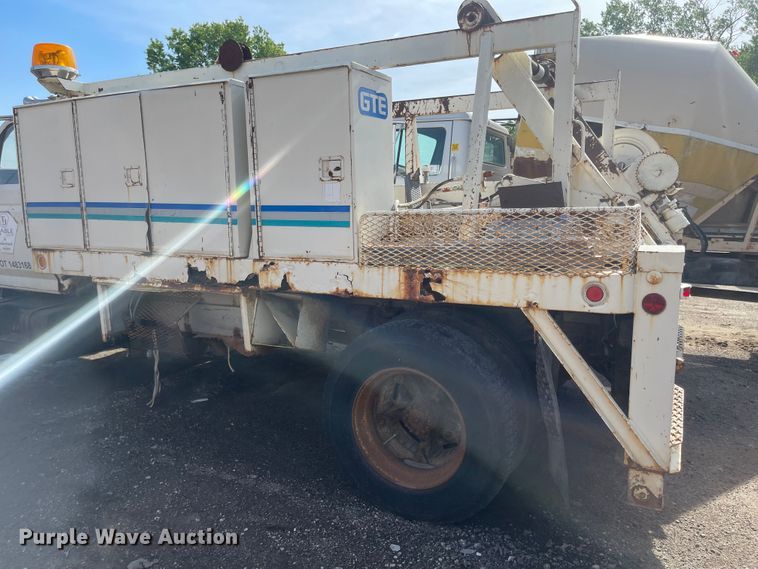 image for item DN7431 1984 Ford F700  utility / service truck