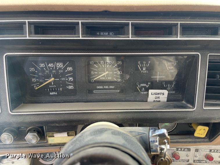 image for item DN7431 1984 Ford F700  utility / service truck