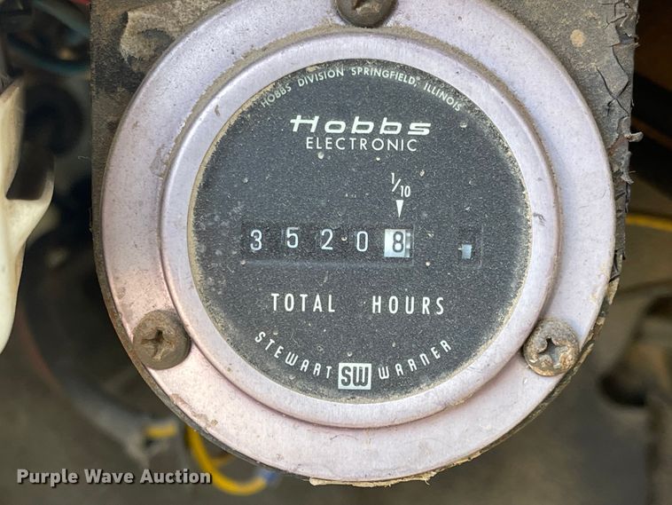 image for item DN7431 1984 Ford F700  utility / service truck