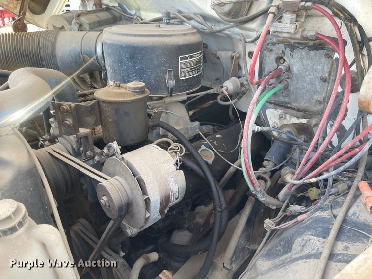 image for item DN7431 1984 Ford F700  utility / service truck