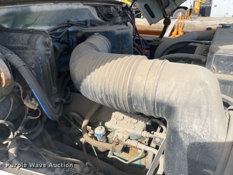image for item DN7431 1984 Ford F700  utility / service truck