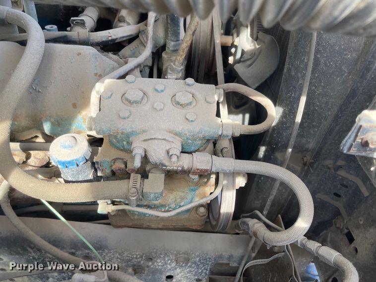 image for item DN7431 1984 Ford F700  utility / service truck