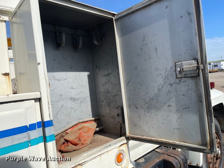 image for item DN7431 1984 Ford F700  utility / service truck