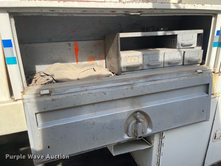 image for item DN7431 1984 Ford F700  utility / service truck