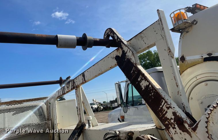 image for item DN7431 1984 Ford F700  utility / service truck