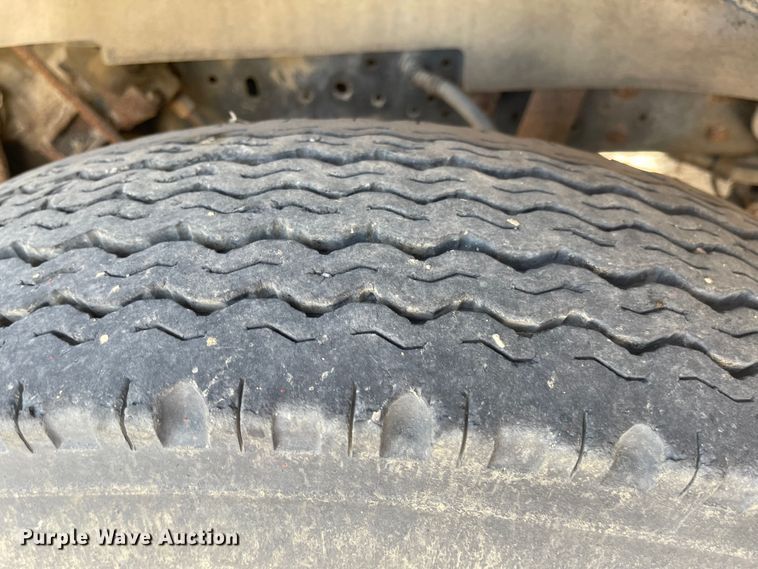 image for item DN7431 1984 Ford F700  utility / service truck