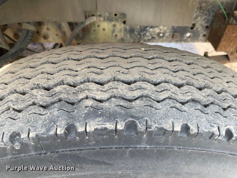 image for item DN7431 1984 Ford F700  utility / service truck
